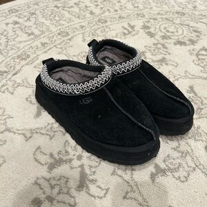 UGG Black
